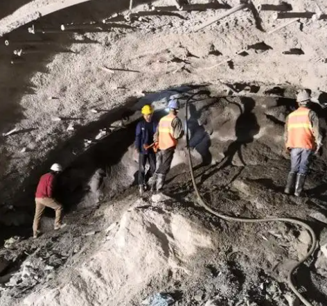 太子河拱顶带模注浆料的施工流程及注意事项